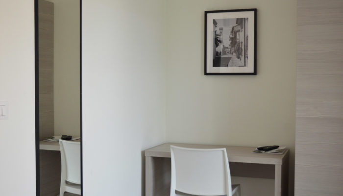 CAMERA SUPERIOR CON BALCONE VISTA MARE