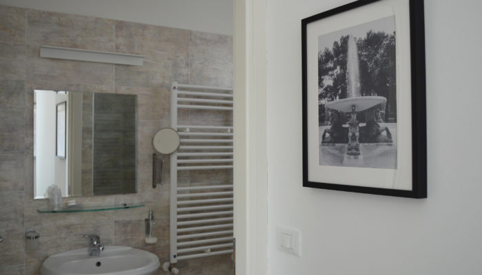 CAMERA SUPERIOR CON BALCONE VISTA MARE