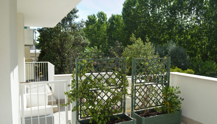 CAMERA SUPERIOR CON TERRAZZO VISTA GIARDINO