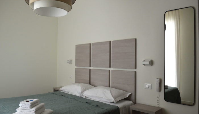 CAMERA SUPERIOR CON TERRAZZO VISTA MARE