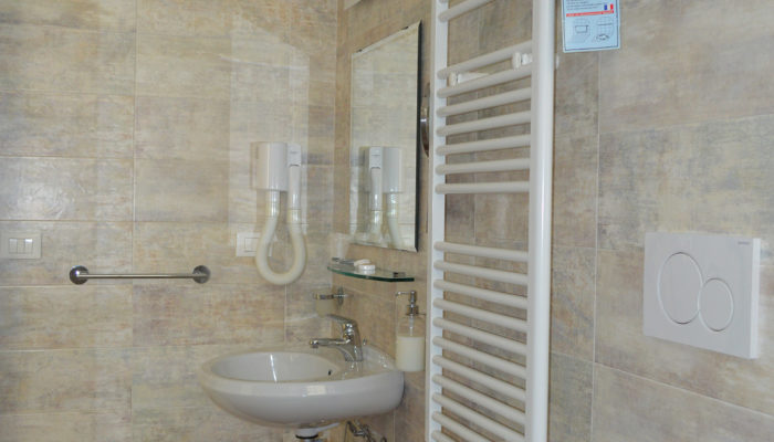 CAMERA SUPERIOR CON TERRAZZO VISTA MARE