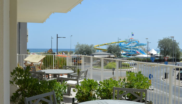 CAMERA SUPERIOR CON TERRAZZO VISTA MARE