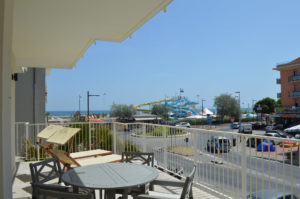 CAMERA SUPERIOR CON TERRAZZO VISTA MARE