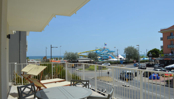 CAMERA SUPERIOR CON TERRAZZO VISTA MARE