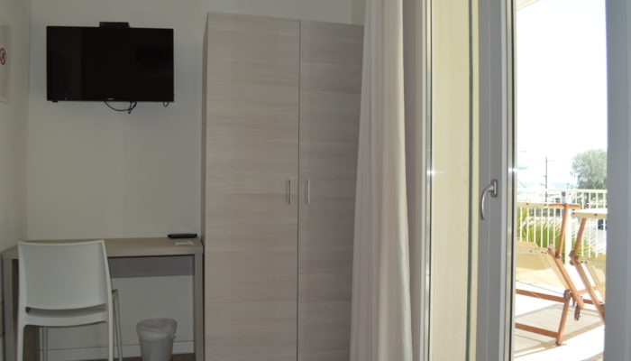 CAMERA SUPERIOR CON TERRAZZO VISTA MARE