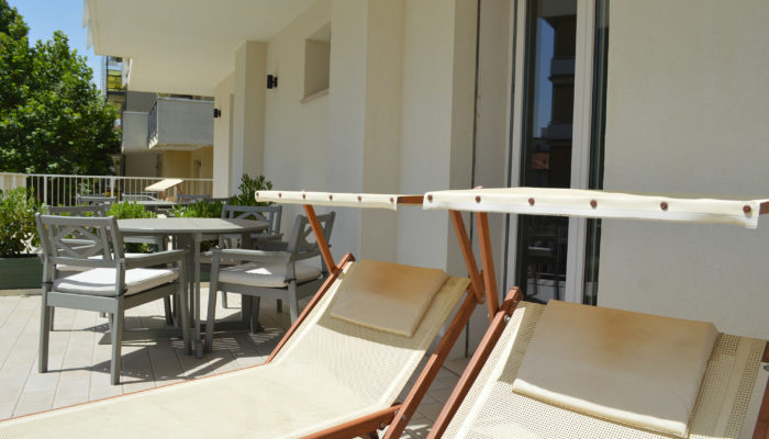 CAMERA SUPERIOR CON TERRAZZO VISTA MARE